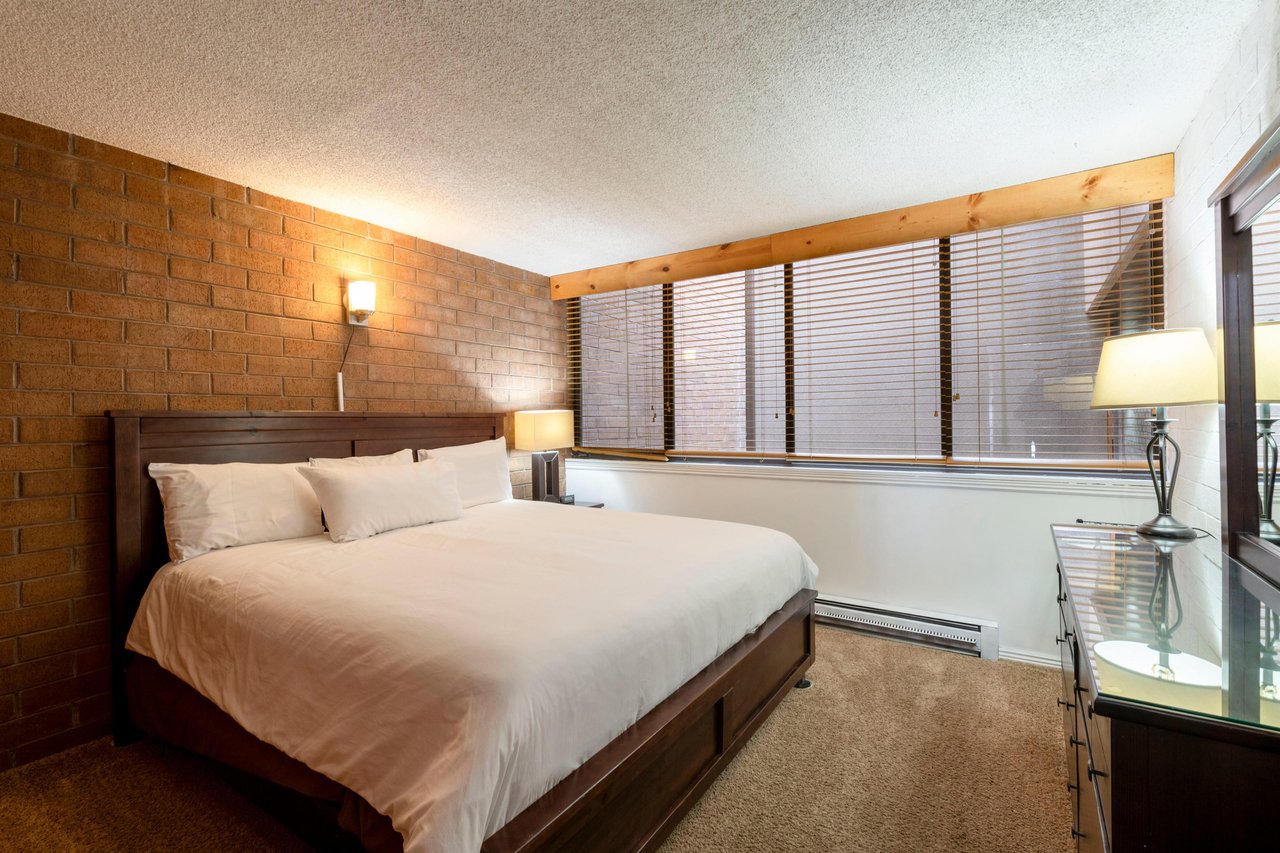 Park Avenue 1Bdrm1Bathrm Silver  Bedroom