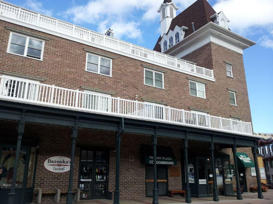 Upper Plaza side of Silver Mill HouseEnter  Resort Plaza Condominiums canopy