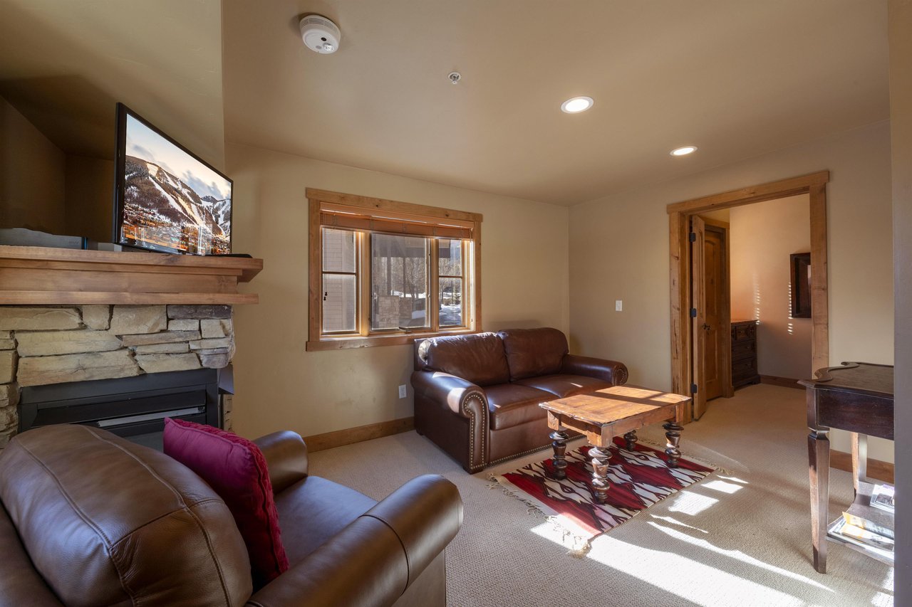 Park City LodgingJupiter Inn 10 living room with sofa sleeper