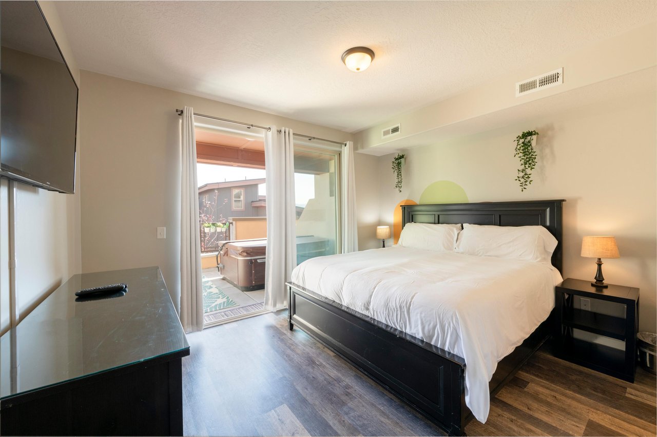 Newpark Terrace 57Cozy Master Bedroom, hot tub on the deck