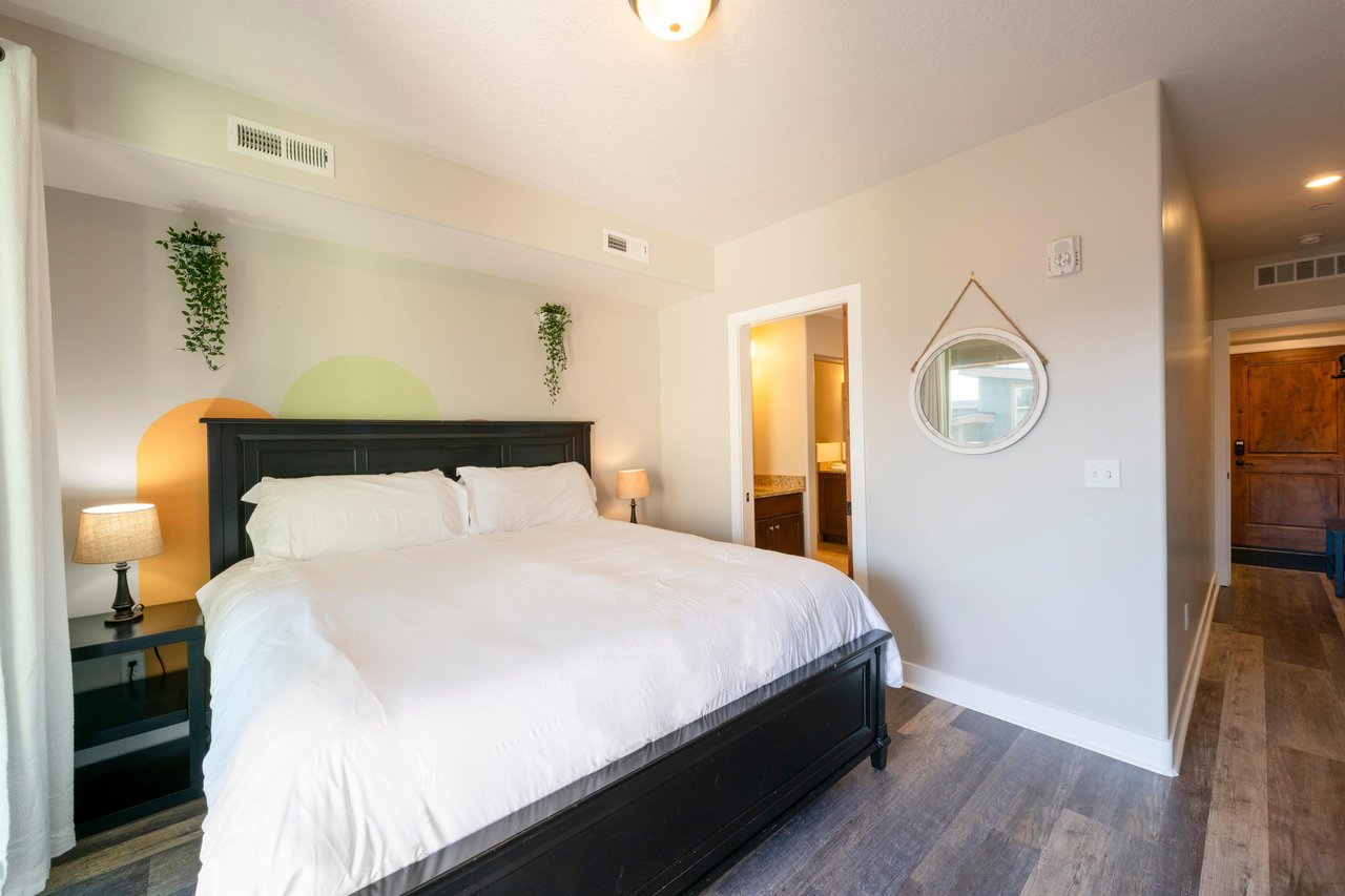 Newpark Terrace 57Cozy Master Bedroom, hot tub on the deck