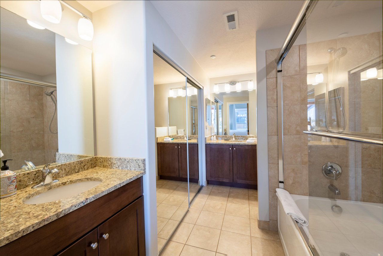 Newpark Terrace 57Ensuite bathroom, oversize tub