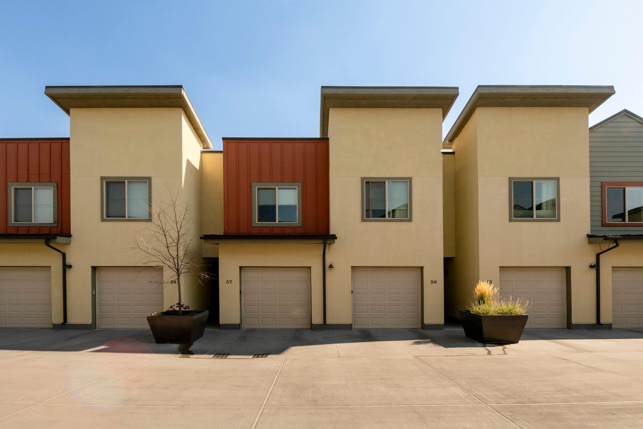 Newpark Terrace 57Attached garage parking, heated drivewaywalkways