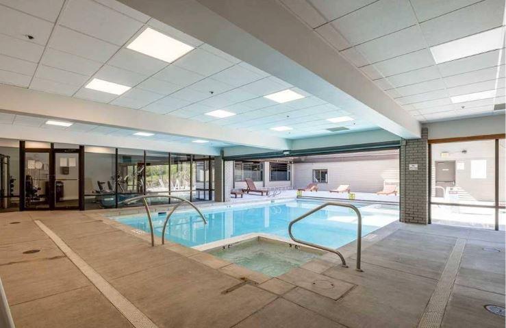 Resort Plaza community poolhot tub