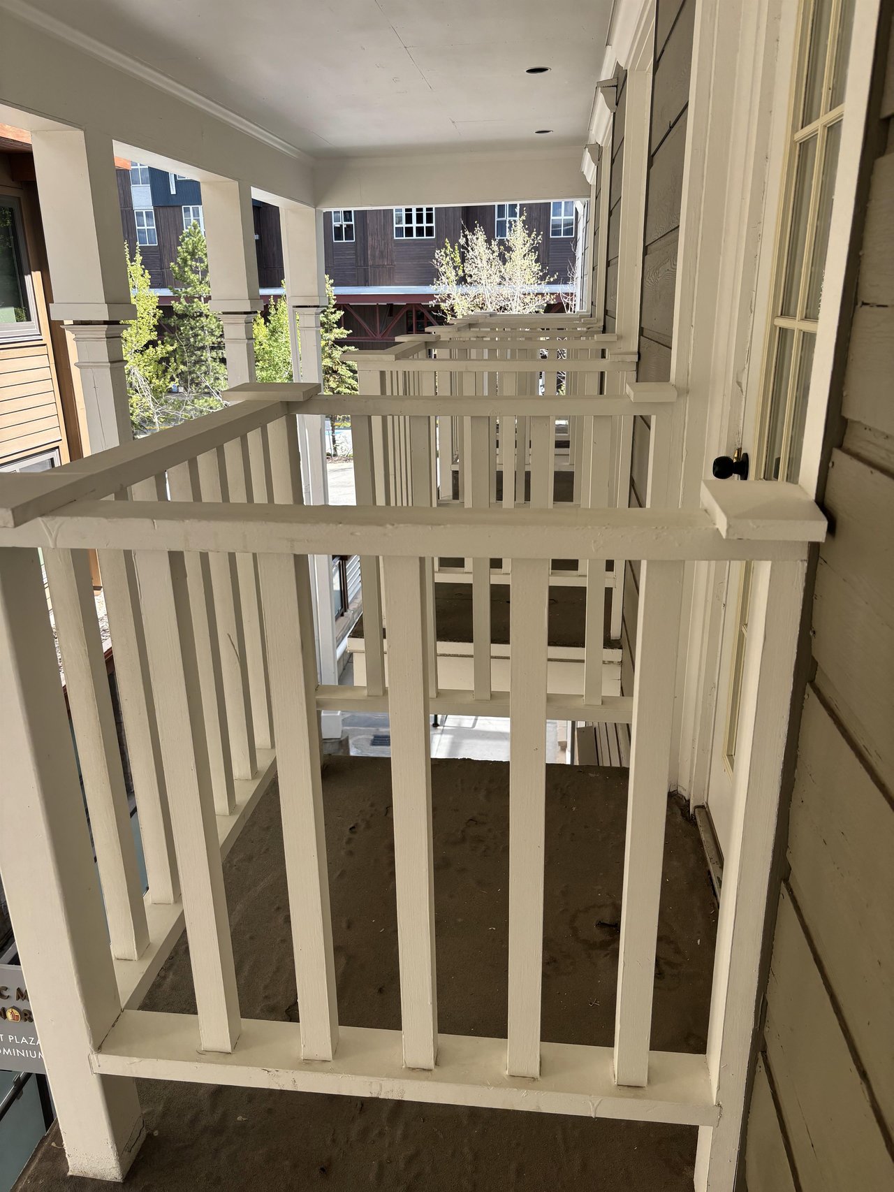 Resort Plaza 5002  Small balcony