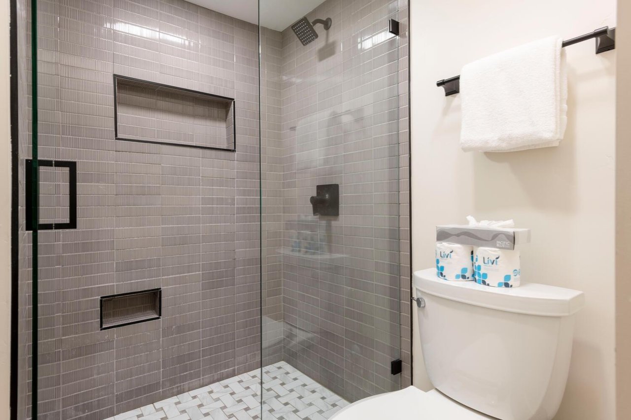 Spacious master bathroom featuring walkin shower..12.mstrbath