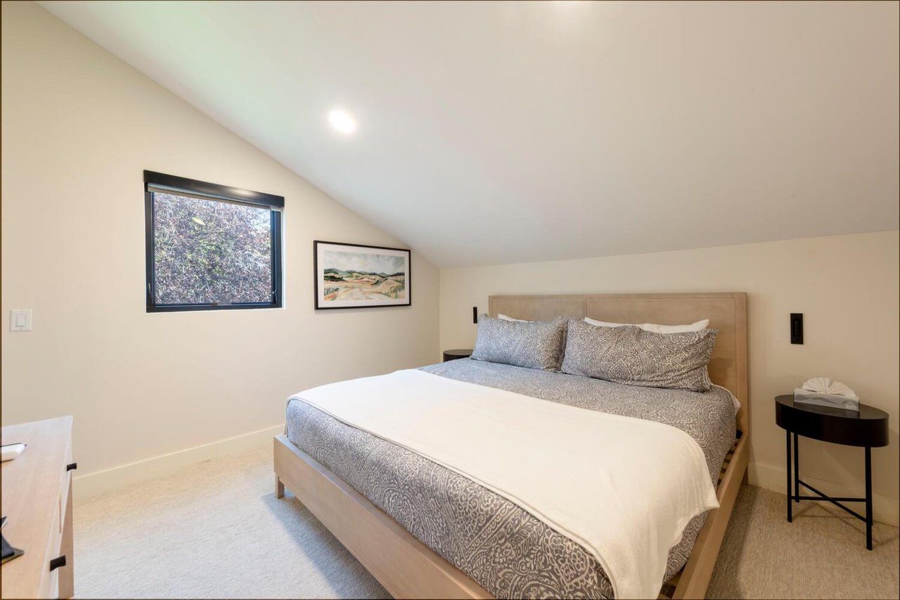 Wellappointed 4th guest bedroom with tv.