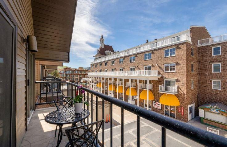 Sip your morning coffee on the private balcony at Lodge at Mountain Village 303 with views of the Park City Resort base — skiinskiout at its finest.