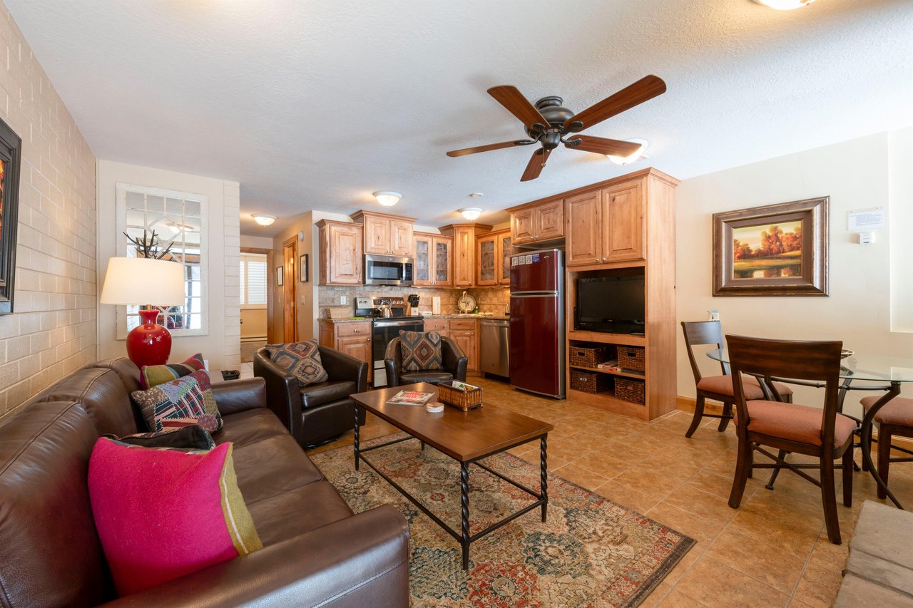 Cozy living meets fullkitchen convenience at Park Avenue 211, a comfortable Park City retreat just minutes from the slopes, Main Street, and more.