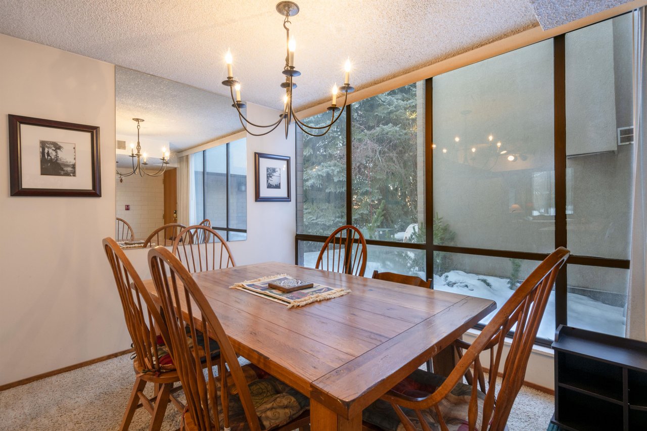 Good food, great views, and wonderful company — the dining room at Park Avenue 231 makes every meal feel like a special occasion.