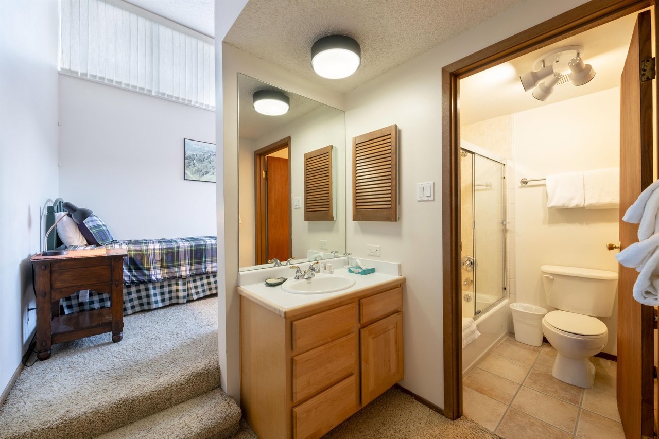 Conveniently located and thoughtfully designed — every bathroom at Park Avenue 231 ensures your group has all the space and comfort they need.