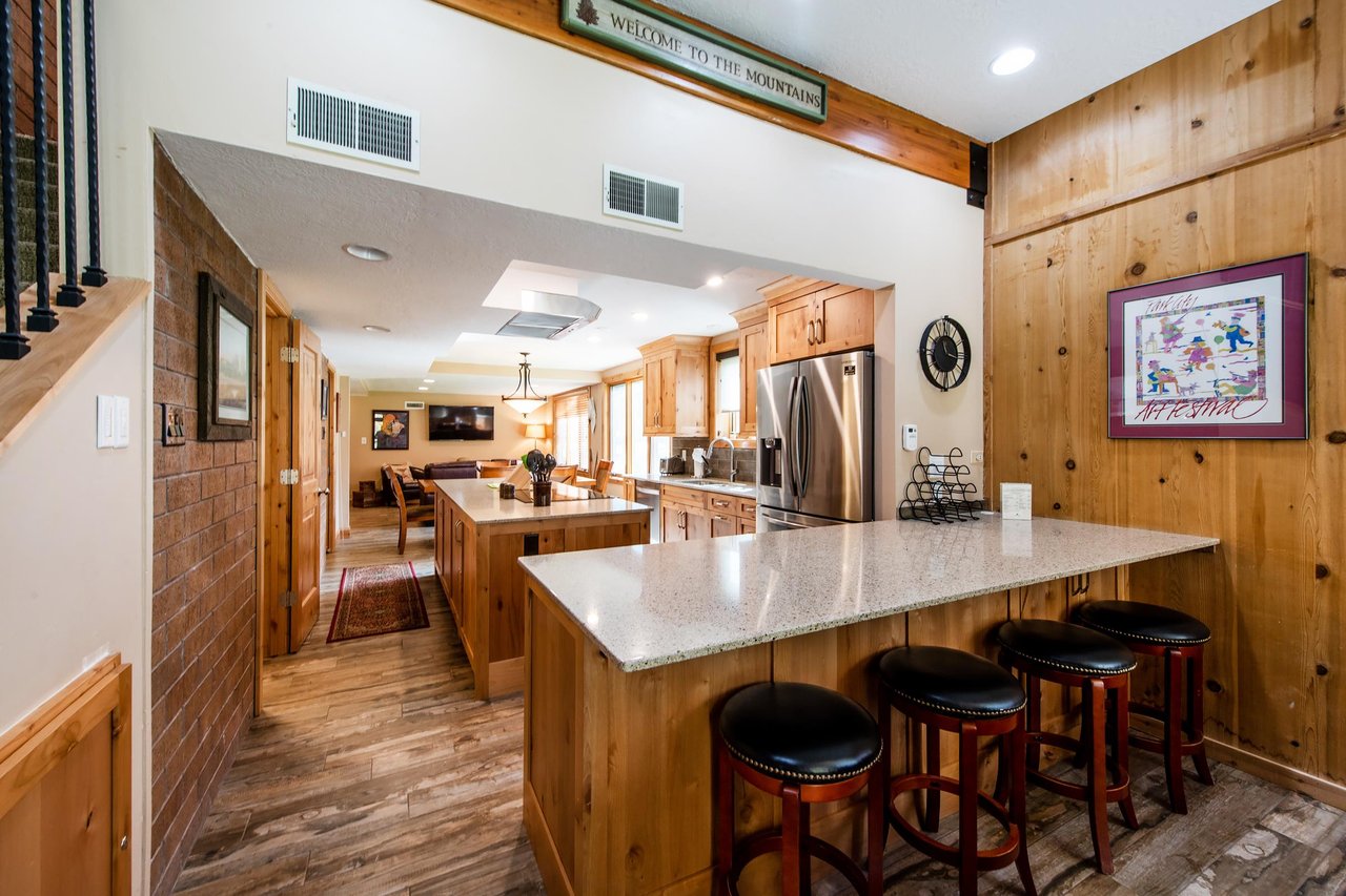 A kitchen this spacious and wellappointed makes staying in just as appealing as going out — Park Avenue 236 is Park City condo rental living at its finest.