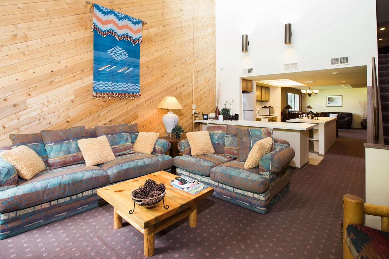 The open and airy living space at Park Avenue 243 blends Southwesterninspired décor with mountain warmth, offering a welcoming retreat for your Park City condo rental getaway.