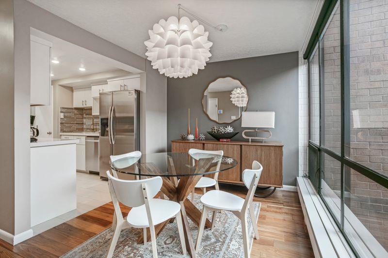 Every meal feels special in the chic dining area at Park Avenue 296. With designer lighting, modern furnishings, and an open flow to the kitchen, this Park City condo rental delivers a sophisticated P