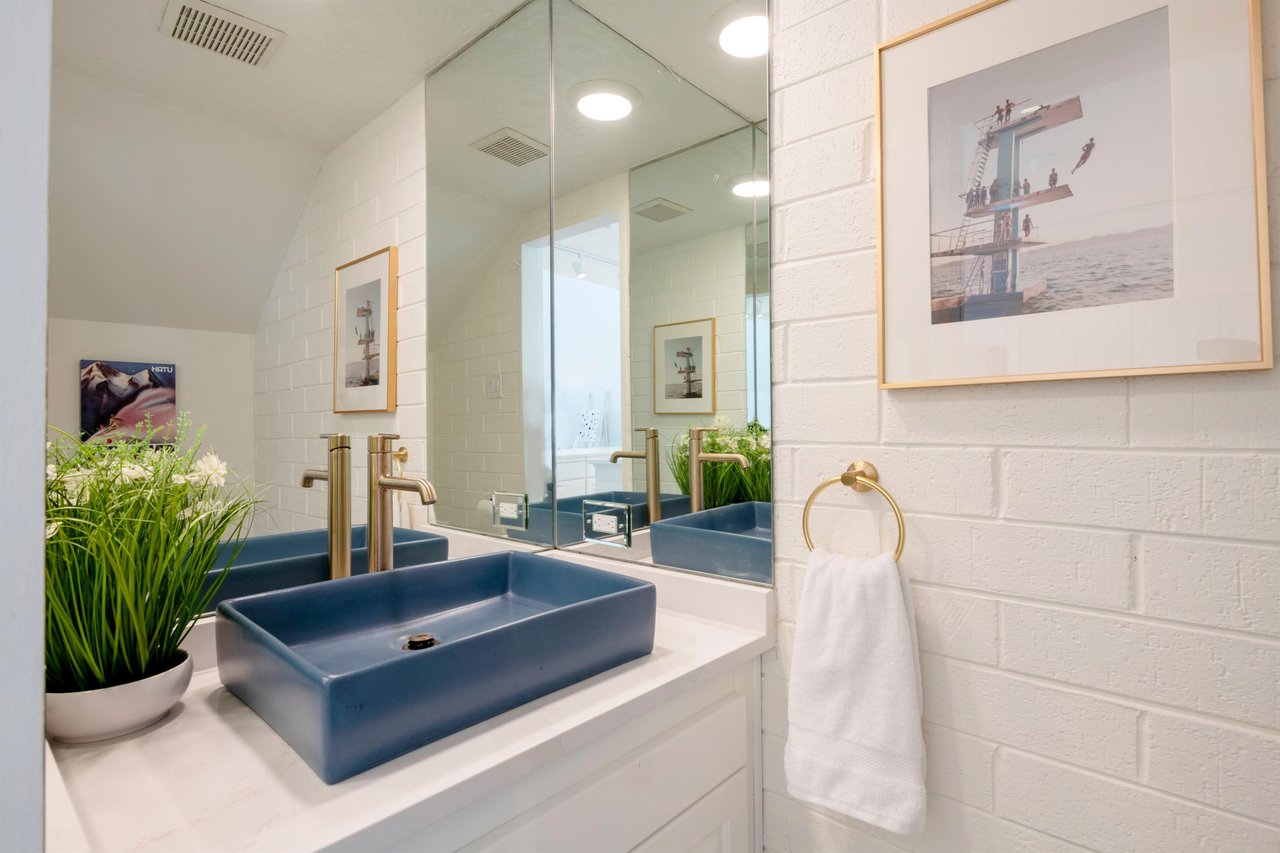 Even the details impress at Park Avenue 299. The main level half bathroom features a bold navy vessel sink, gold fixtures, and crisp white tile — a stylish touch that sets this Park City vacation rent