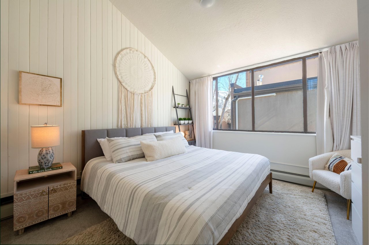 Rest easy in the serene king bed suite at Park Avenue 299. With soft natural light, calming tones, and cozy furnishings, this bedroom is your peaceful sanctuary after a full day of Park City adventure