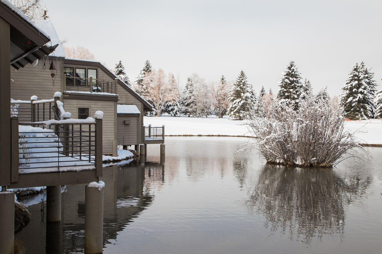 Peaceful, pristine, and absolutely breathtaking — the winter scenery at the Payday community is just one of the many reasons guests fall in love with this Park City lodging experience. Bundle up and t