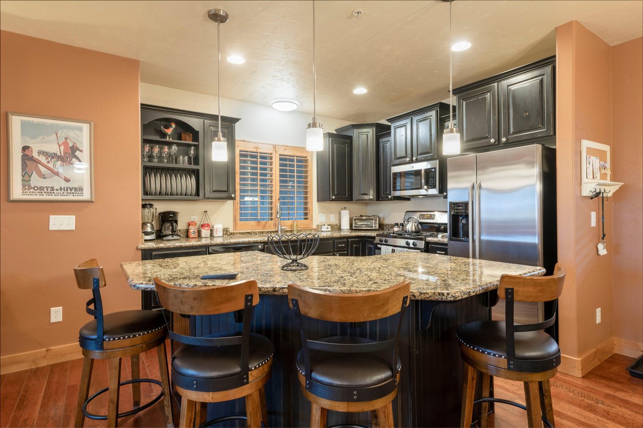 Pull up a seat at the granite breakfast bar in Bear Hollow 4402. With plenty of seating and a fully equipped kitchen, this Park City vacation rental is ideal for groups and families alike.