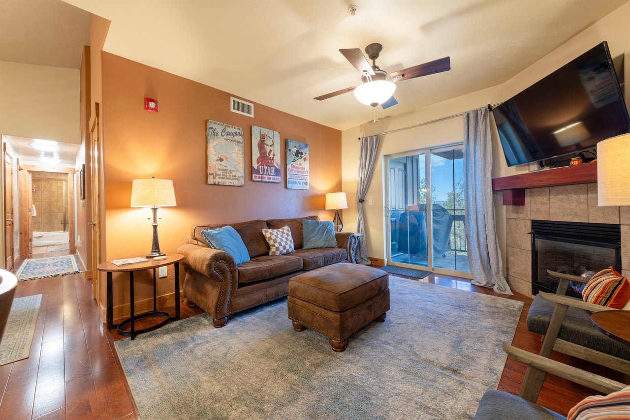 The lightfilled living room at Bear Hollow 4402 opens to a private balcony, bringing the beauty of Park City right to your door. Ideal Park City lodging for those who love comfort and convenience.