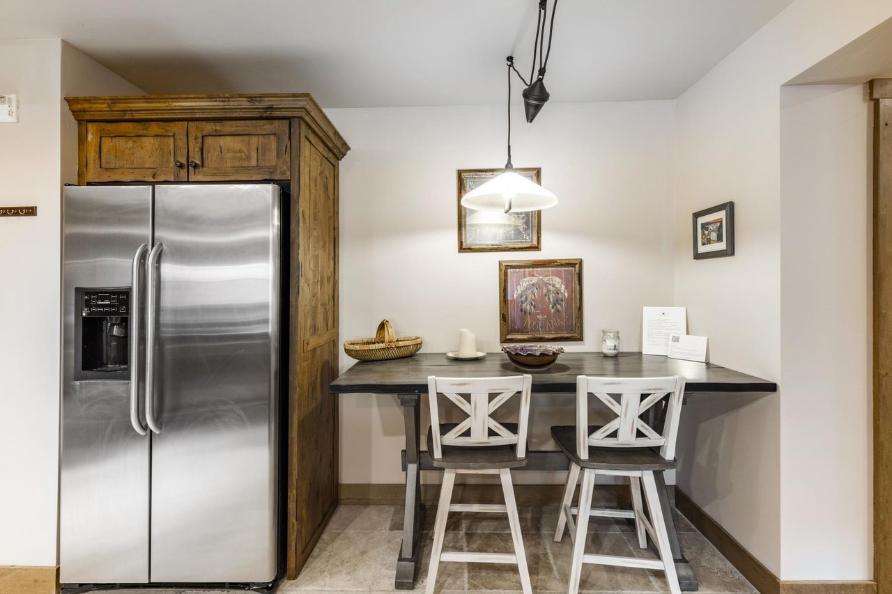 The casual breakfast bar at Jupiter Inn 18 is the perfect spot for a quick morning coffee or a light meal. A charming and functional touch in this cozy Park City condo rental.