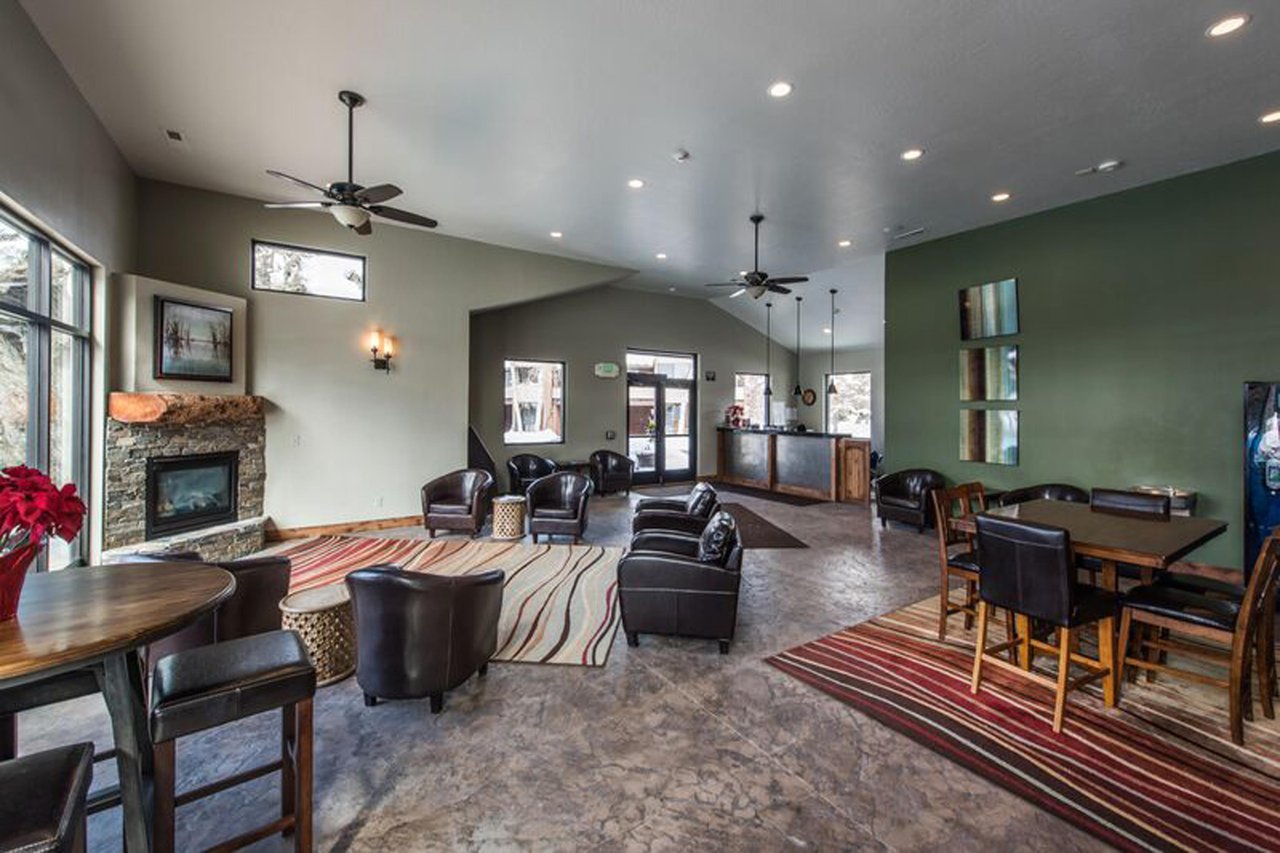 A welcoming clubhouse that brings the community together — Park Avenue 231 guests enjoy shared spaces as inviting as the mountains outside.
