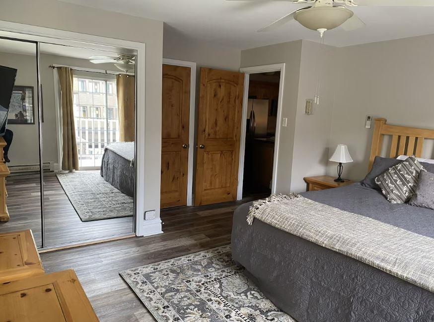 Resort Plaza 5022 offers a wellappointed king bedroom with warm wood details and plenty of room to unwind — a great Park City condo rental for your Park City lodging stay.