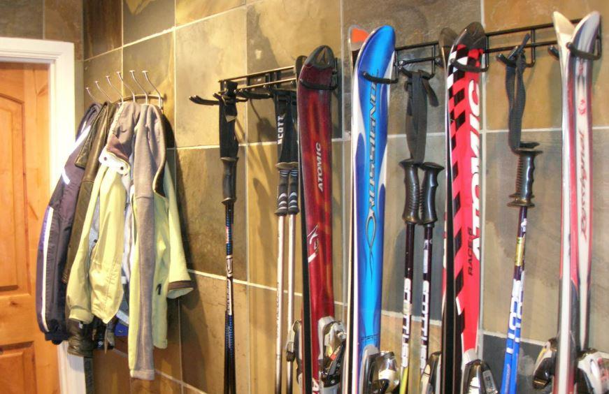 Store your skis and gear right at the door at Resort Plaza 5022 — a slopeready feature that makes this Park City condo rental the ultimate Park City lodging base for skiers.