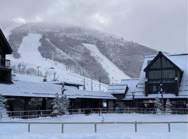 Resort Plaza 5022 puts you steps away from the ice skating rink with stunning ski slopes as a backdrop — a premier Park City vacation rental for the ultimate winter experience.