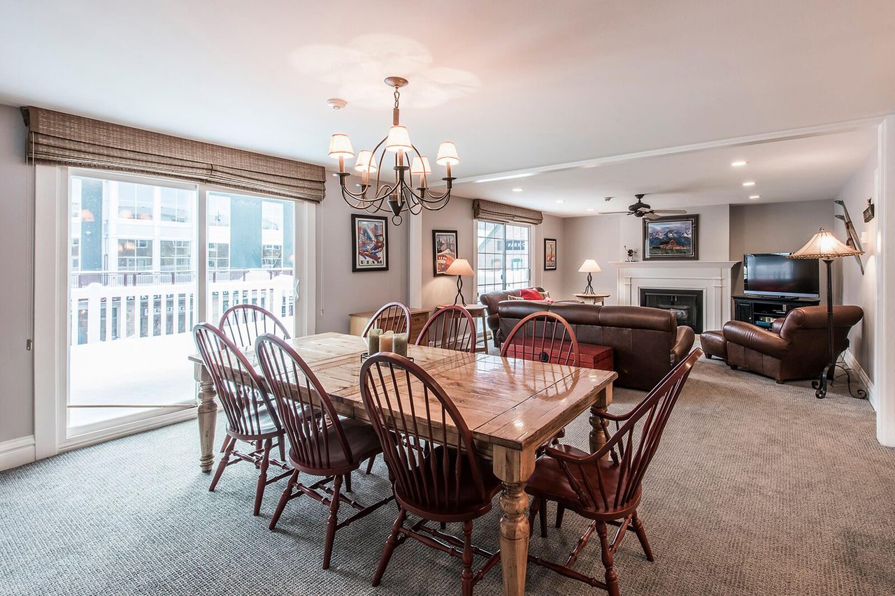 From family dinners to aprèsski celebrations, this spacious dining room has room for everyone. Discover why Resort Plaza 5025 is a top choice for Park City lodging.