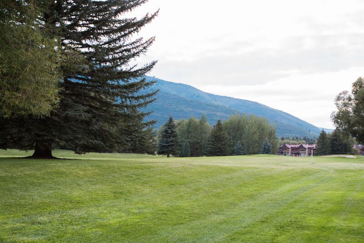 Sweeping mountain views and lush golf course fairways set the stunning backdrop for Park Avenue 245, making it one of the most scenically positioned Park City lodging options available.