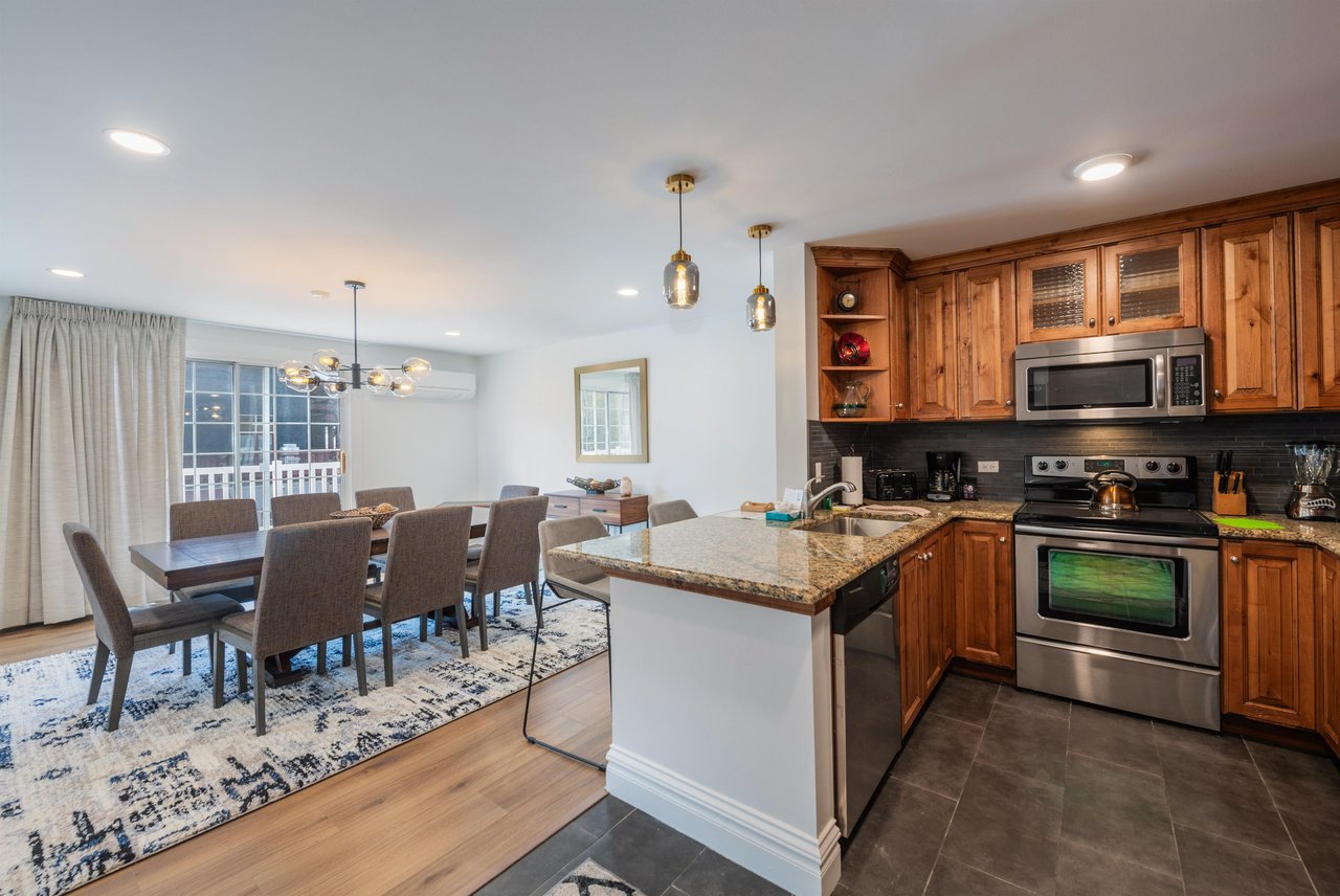 From the elegant pendant lighting to the granite island and premium appliances, every detail of this kitchen has been thoughtfully designed. Resort Plaza 5031 delivers a truly elevated Park City lodgi
