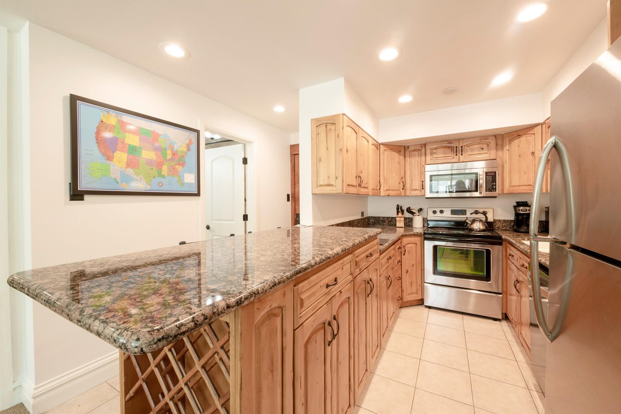The combination of a large granite island, builtin wine storage, and fully equipped kitchen makes Resort Plaza 5034 a wonderful choice for groups who love to cook and entertain. A true highlight of t