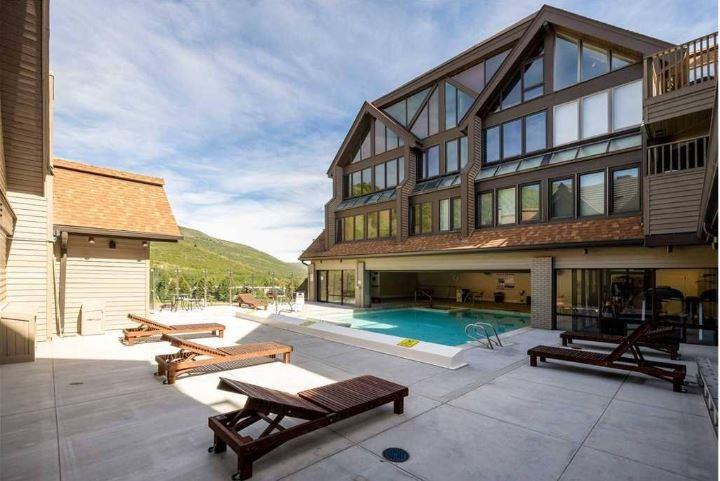 The yearround indooroutdoor community pool and sundeck, framed by breathtaking mountain views, offer the ultimate outdoor retreat for guests. Experience Park City condo rental living at its finest a