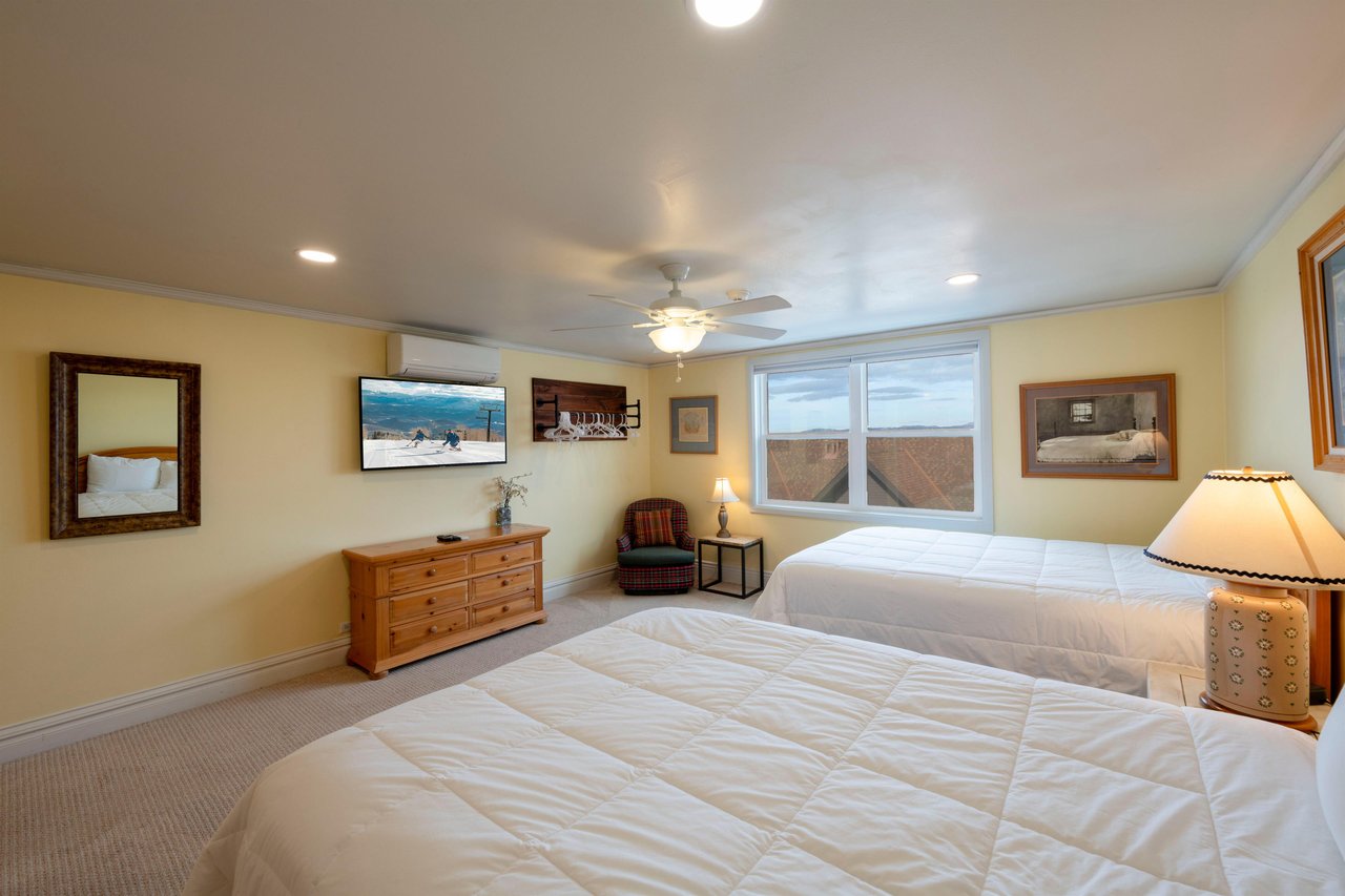 Resort Plaza 5052 delivers on every comfort, with a beautifully appointed bedroom featuring crisp, clean bedding and a relaxing atmosphere that makes this Park City vacation rental the perfect place t