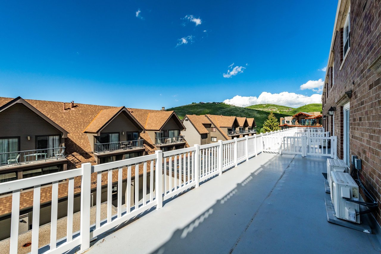 The expansive deck at Resort Plaza 5052 offers an incredible vantage point to take in Park Citys stunning natural surroundings, making this Park City vacation rental the ideal spot to relax outdoors 