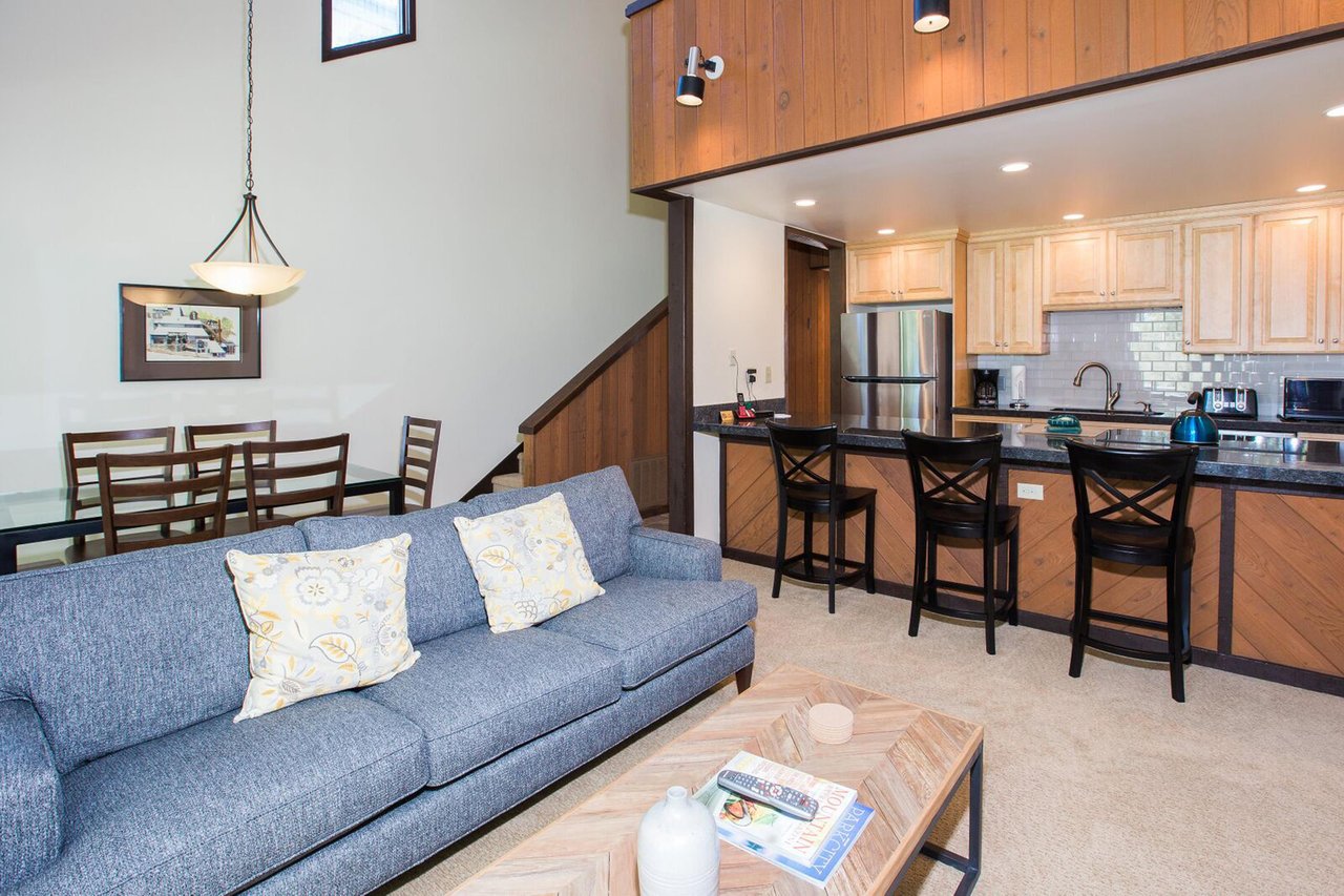 Three Kings 37 welcomes you with a stylish and modern openconcept living space, where the sleek kitchen, dining area, and comfortable lounge flow seamlessly together to create the perfect home base f