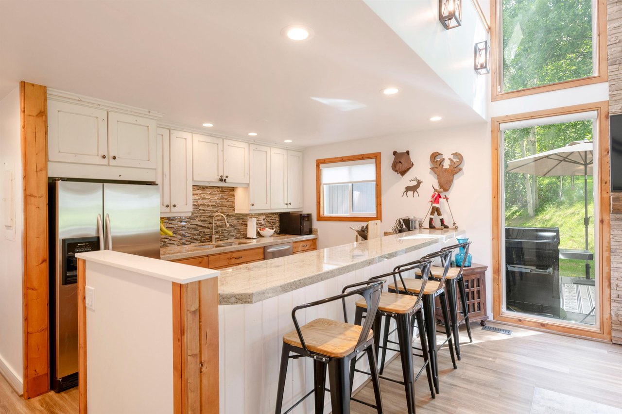 Cook, gather, and entertain in the stunning kitchen at Three Kings 93, where generous counter space and stylish bar seating make it one of the most guestfriendly Park City vacation rentals available.