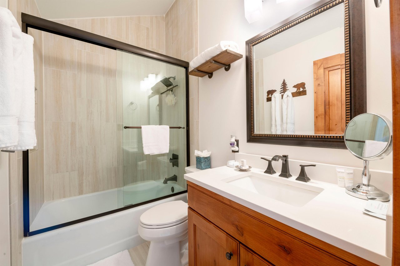 Clean, comfortable, and thoughtfully designed, the bathrooms at Three Kings 93 reflect the attention to detail and quality that make it one of the most trusted Park City lodging options available.