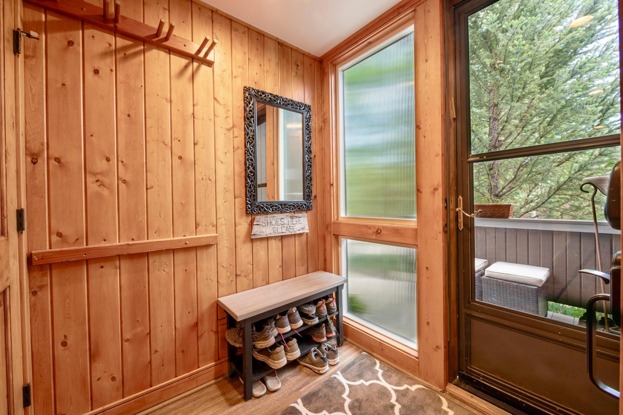 Three Kings 93 welcomes guests with a warm and functional woodpaneled mudroom entryway — a charming and practical feature that sets the tone for the cozy mountain atmosphere of this beloved Park City
