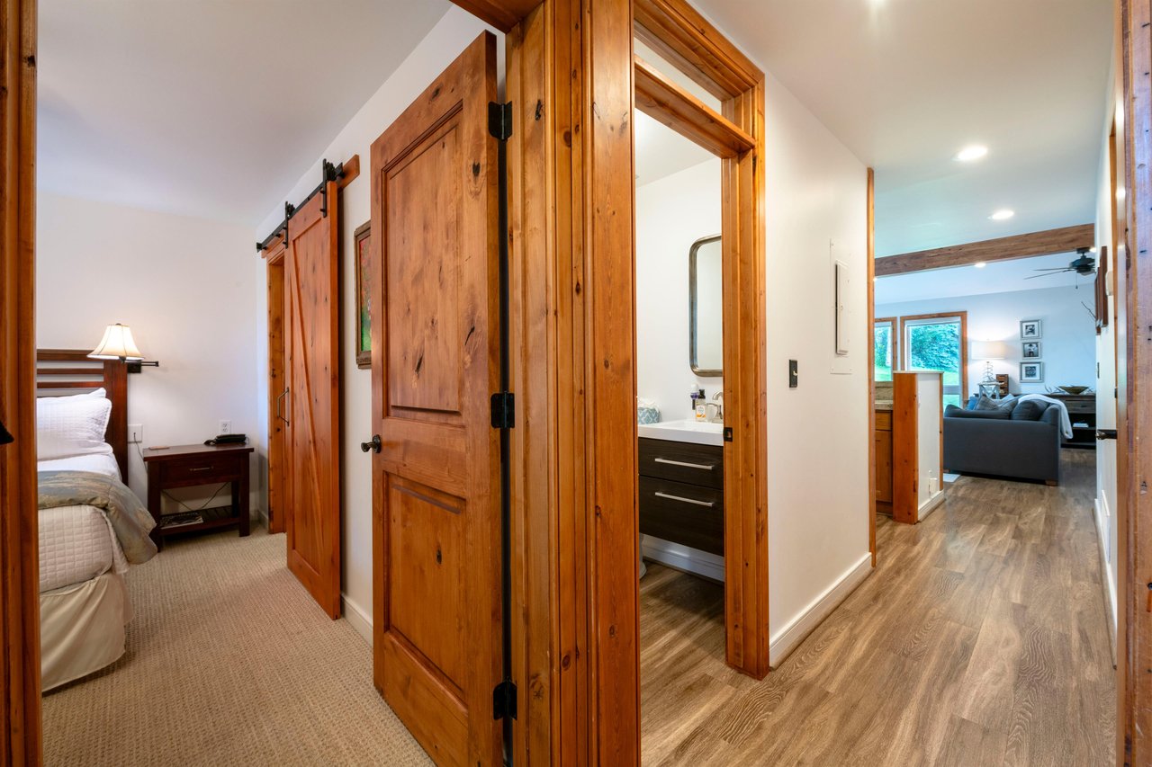 Three Kings 93 showcases beautiful craftsmanship throughout, with stunning knotty pine barn doors and warm wood details that carry the mountain character of this exceptional Park City vacation rental