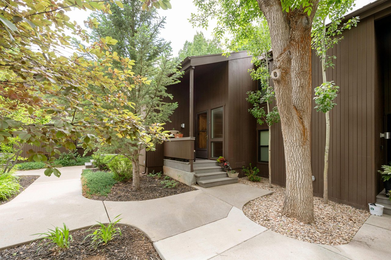 The beautifully landscaped exterior of Three Kings 93 creates an immediate sense of arrival and relaxation, setting it apart as a uniquely inviting Park City vacation rental nestled in a tranquil natu