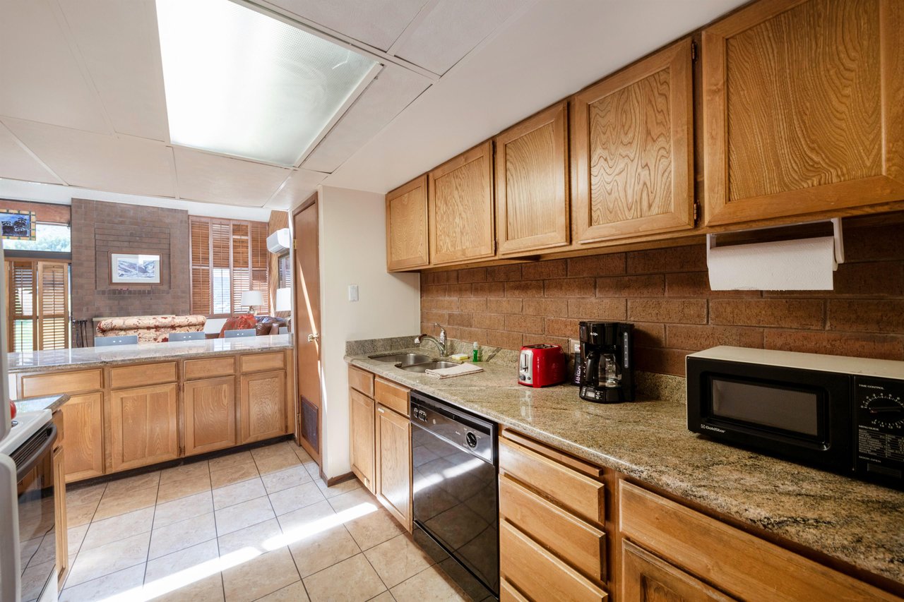 Everything you need to cook, gather, and feel right at home — the wellappointed kitchen at Park Avenue 267 adds everyday convenience and warmth to your Park City stay.