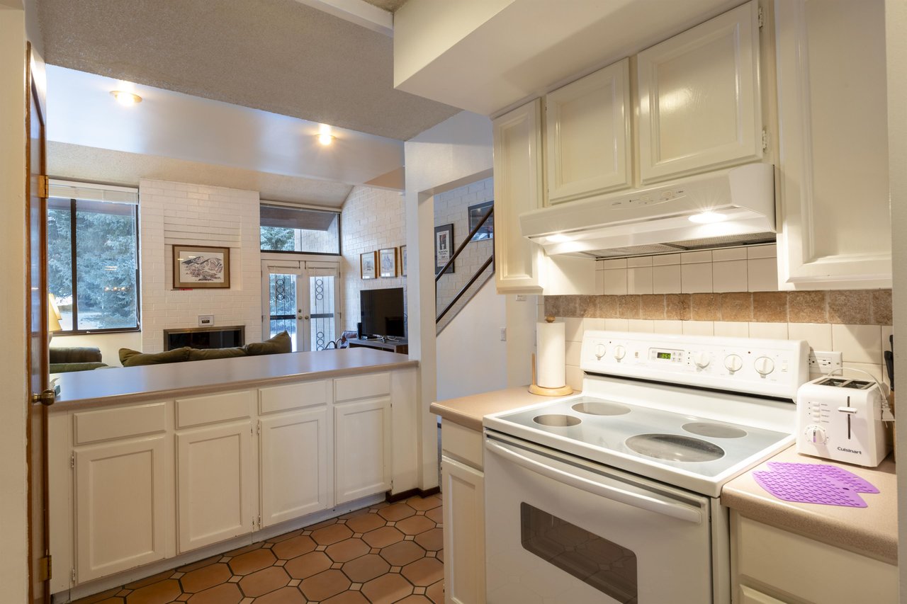 From quick breakfasts before hitting the slopes to homecooked dinners after a long day, the fullsized kitchen is super convenient.