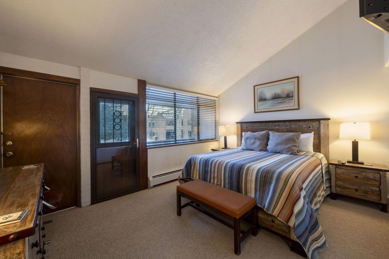 Rest and recharge in the comfortable primary bedroom at Park Avenue 268. With a cozy king bed, this Park City vacation rental offers the perfect nights sleep before another day of adventure.
