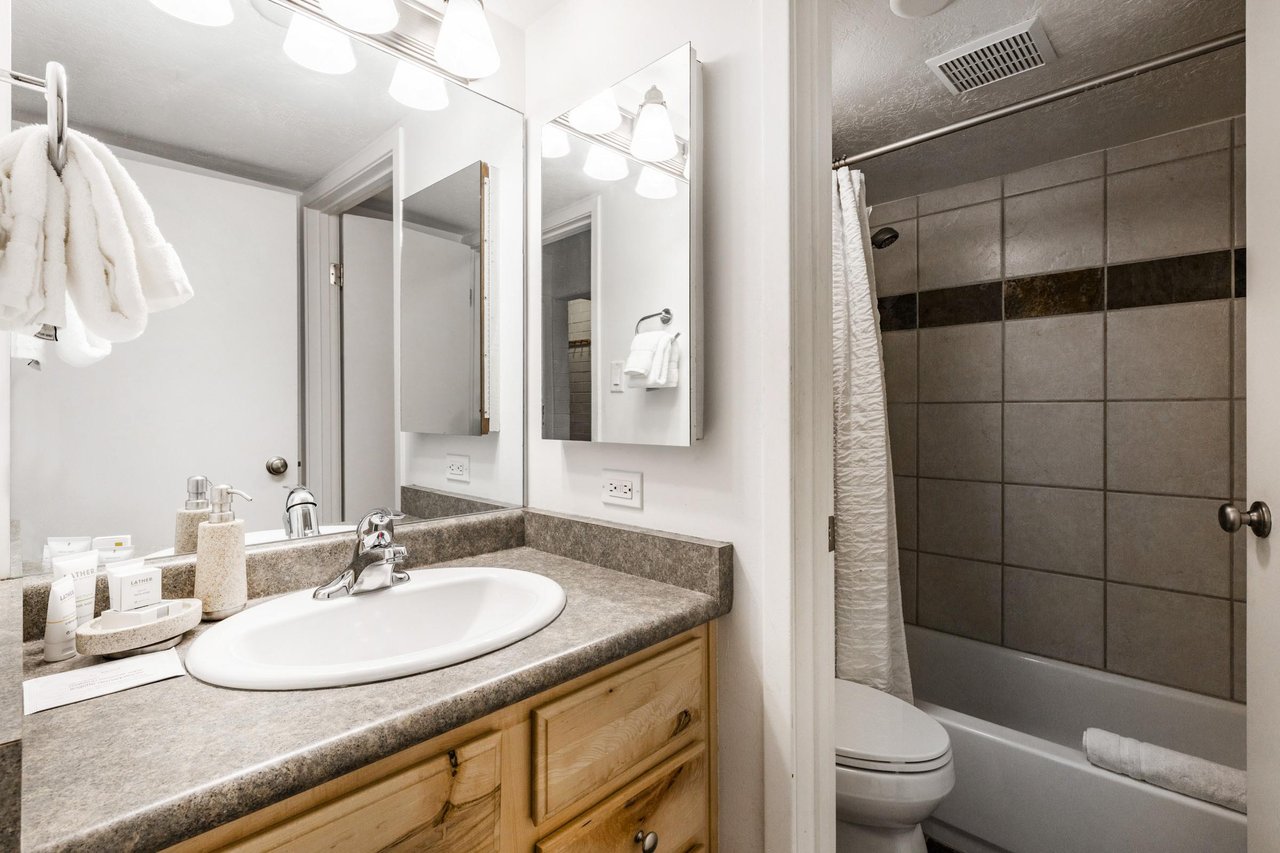 Every comfort is taken care of at Park Avenue 297, right down to the welldesigned bathroom with ample vanity space and a full shower and tub.