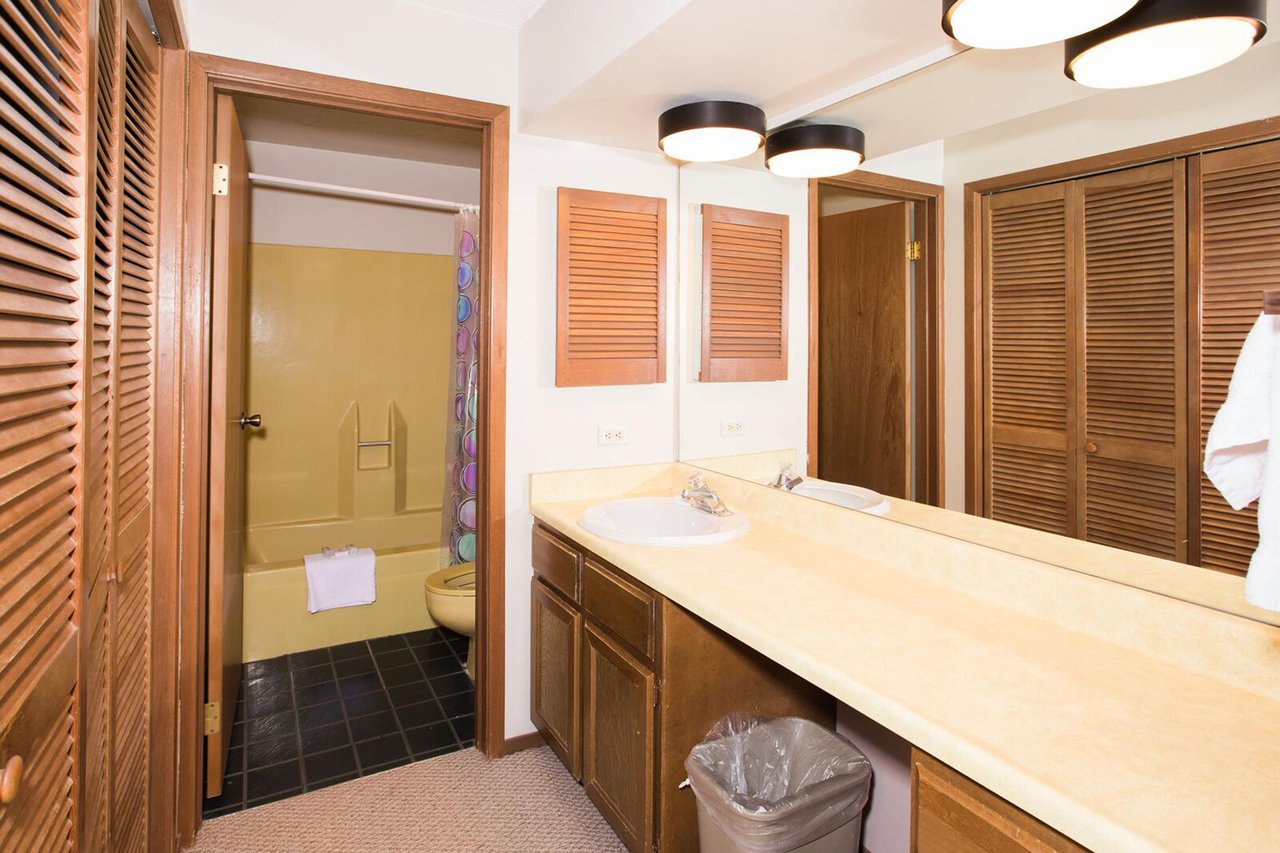 Every detail at Park Avenue 314 is designed with guest comfort in mind. The full bathroom with a generous vanity and tubshower combo ensures a relaxing start and end to every day at this Park City va