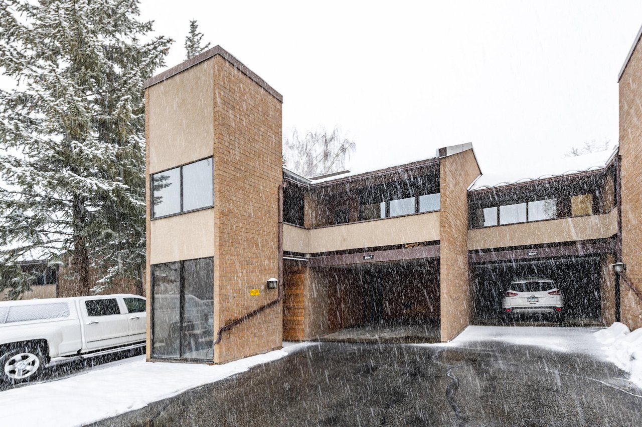 Fresh snow falls on Park Avenue 333, setting the scene for the perfect Park City ski getaway. With a private carport and a prime location, this iconic Park City vacation rental is your ultimate winter