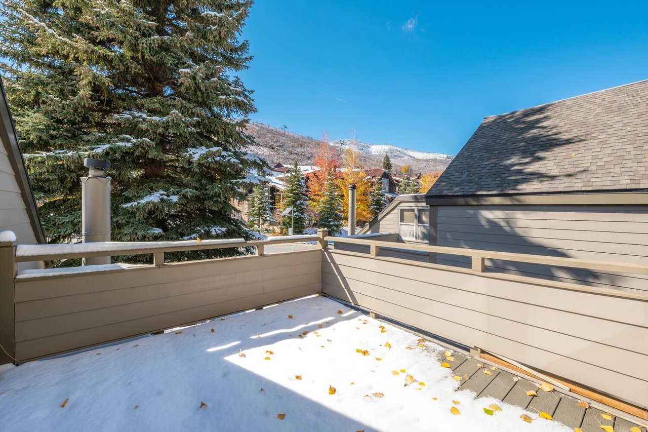 Breathtaking mountain views right from your own private deck at Pay Day 189. This is the kind of Park City vacation rental that makes every morning feel like a special occasion.
