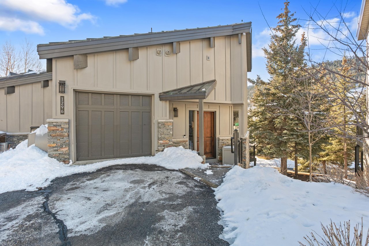 Arrive in style at 1296 Pinnacle, a premier Park City condo rental near Deer Valley Resort complete with a private onecar garage — the ideal home base for exploring all that Deer Valley and Park City