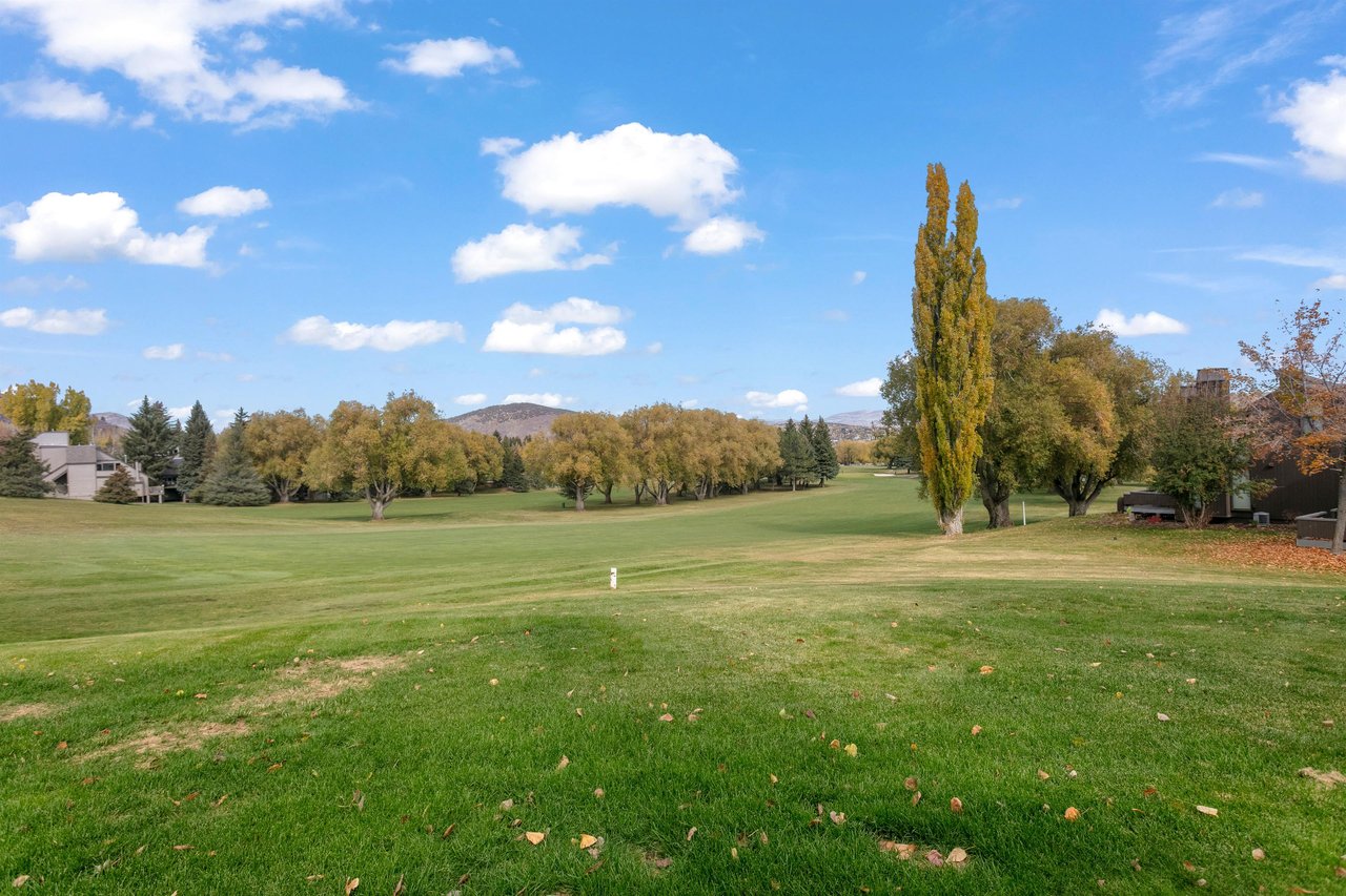 Three Kings 64 is perfectly situated alongside the lush fairways of Park Citys municipal golf course, where sweeping green landscapes and stunning mountain views create a serene and picturesque backd